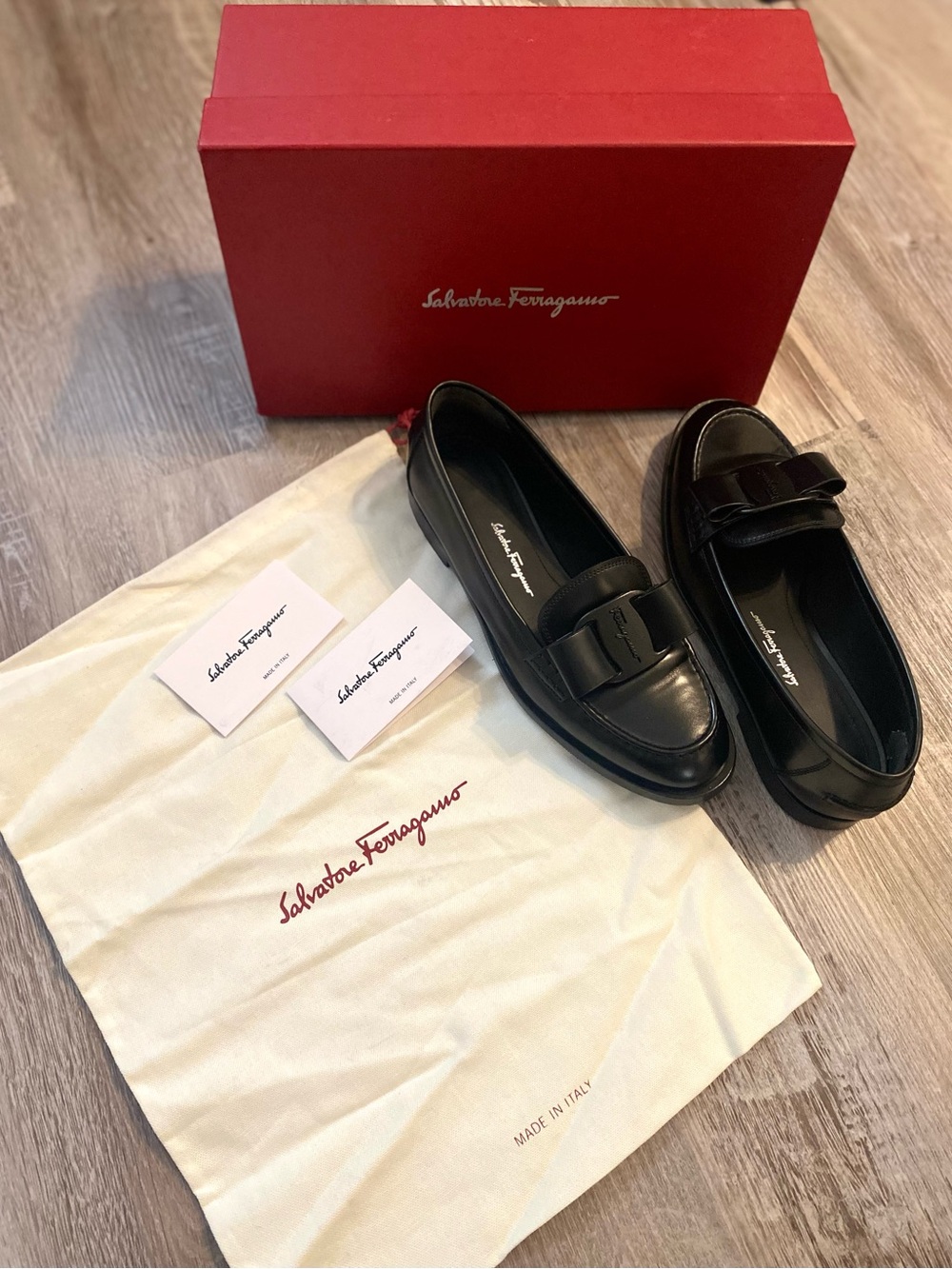 Salvatore Ferragamo's Vivaldo Viva Loafers Classic Leather Bow Black Women's 8